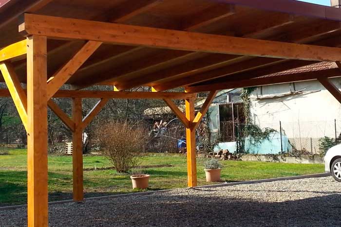 Навес для автомобиля из дерева